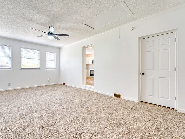 825 Fresno Dr — Photo 29
