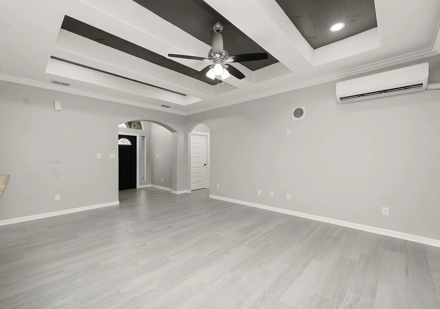Completely Solar 3bd/2bth Home In Prime Location! — Photo 4