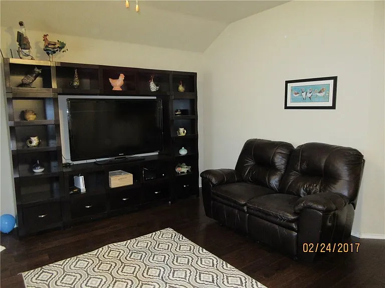 1110 Lubbock Ln — Photo 10