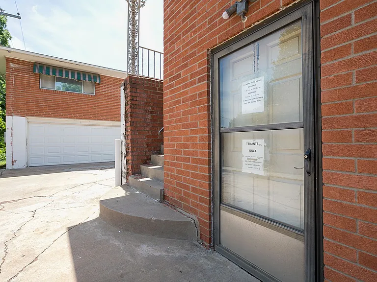 1401-1403 S Frisco Ave — Photo 8