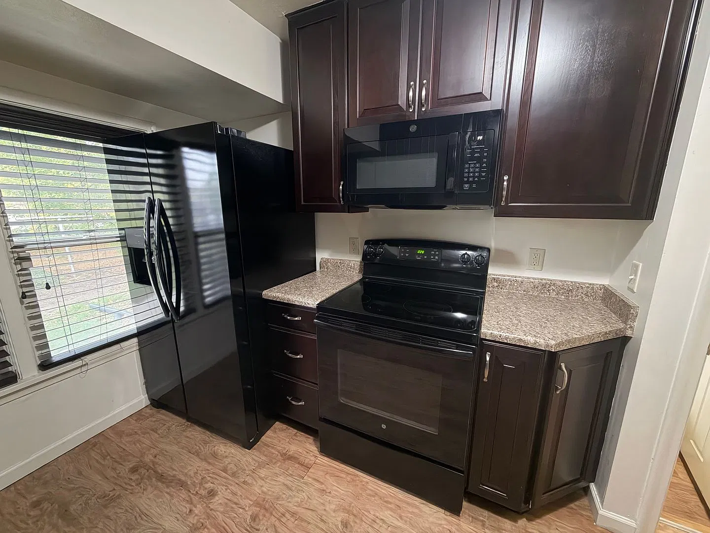 3 Weeks Rent Free Spacious 4 Bed / 2 Bath Ogden Home with Finished Basement — Photo 3