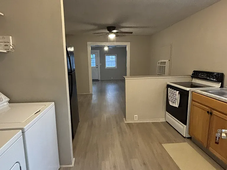 913 S Long St E — Photo 14
