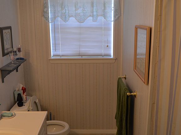 4th image of 916 Ashland Dr