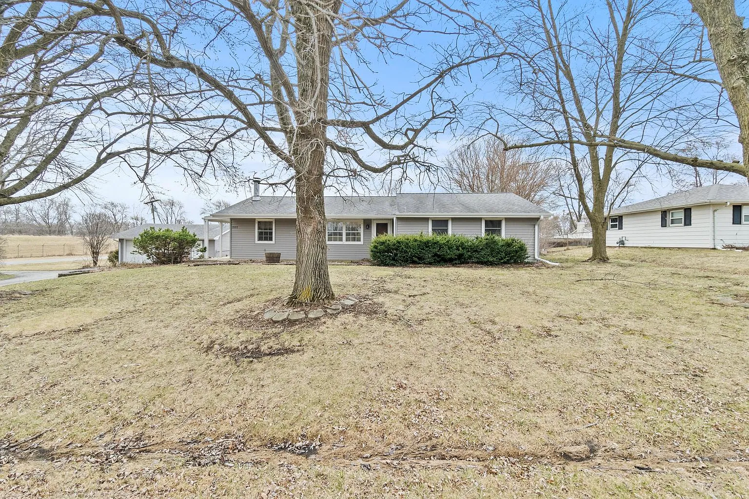 19215 W Dawson Ave photo 1