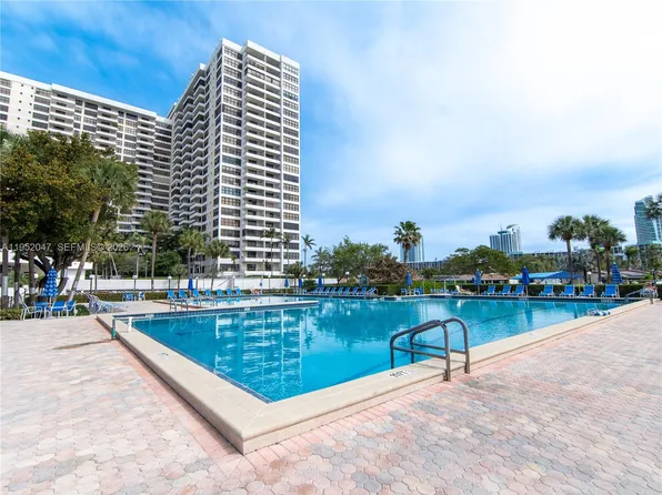 2500 Parkview Dr APT 2312, Hallandale Beach, FL 33009