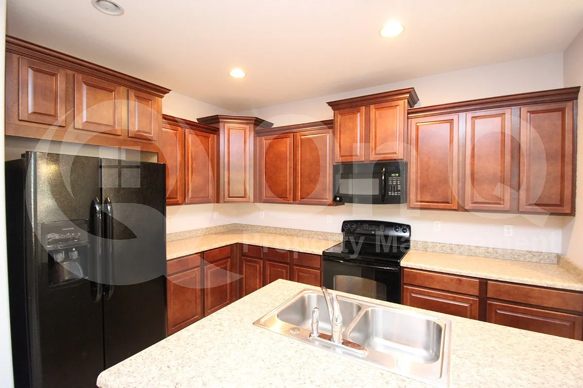 Building Photo - 1094 E Sourwood Dr