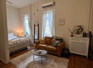 1721 Spruce St APT 2R, Philadelphia, PA 19103