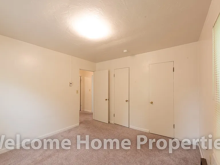 36 NE Ash Ave — Photo 6