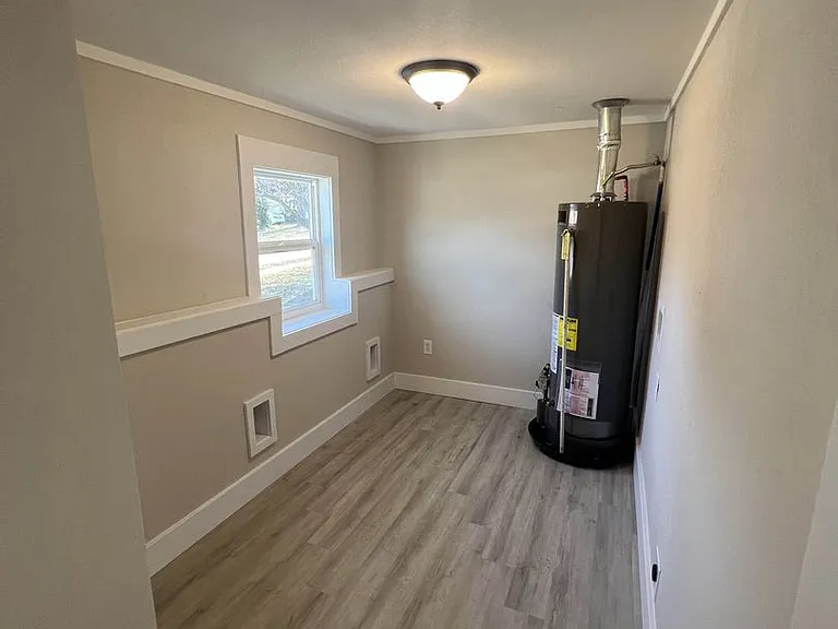 2251 N Rogers Ave — Photo 8