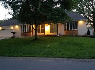 302 SW White Ridge Dr, Lees Summit, MO 64081