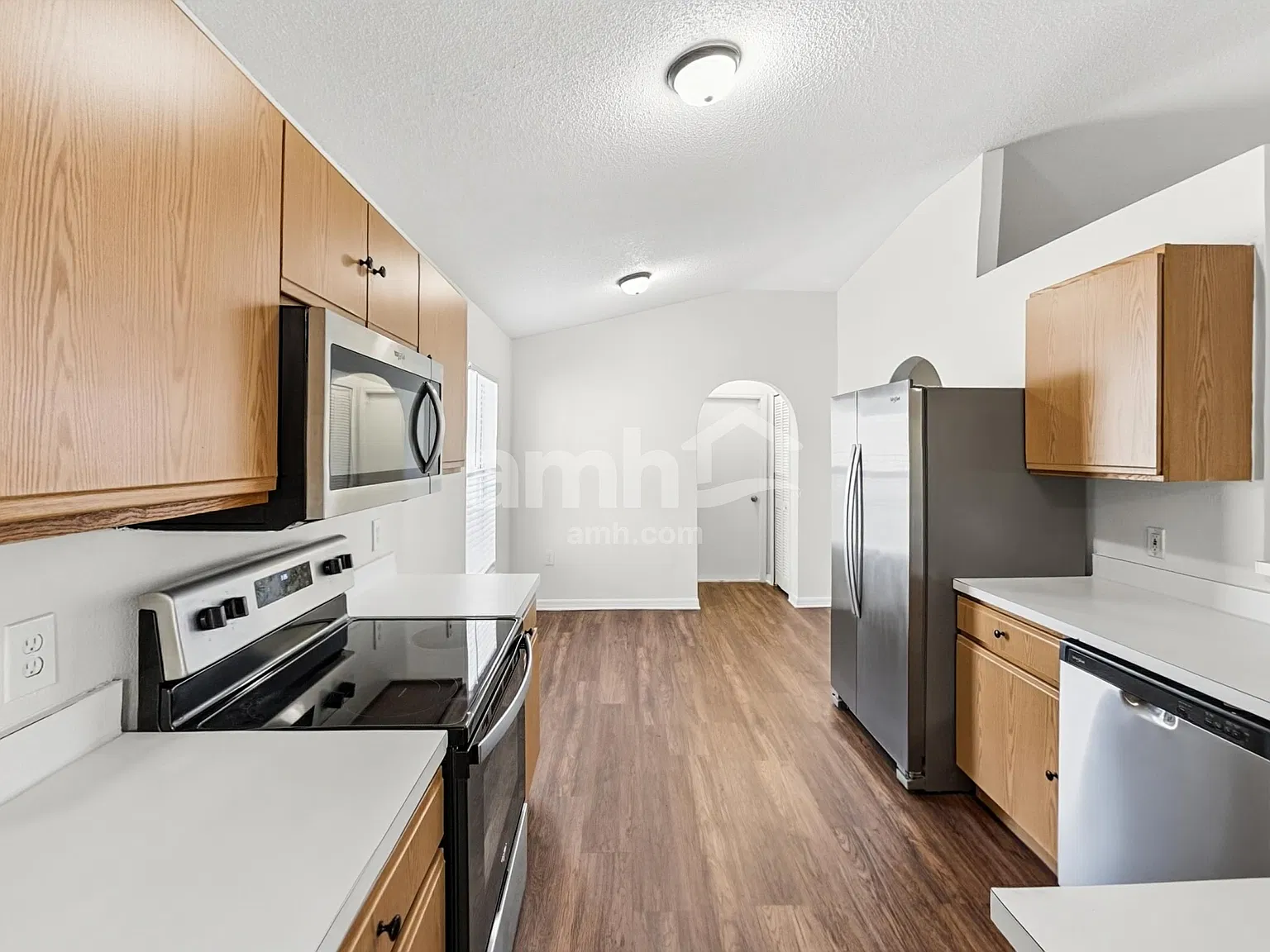 3 bed, 2.0 bath, 1645 sqft, $2,470 — Photo 4