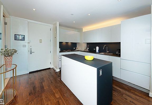 5th image of 166 W 18th St APT 8C