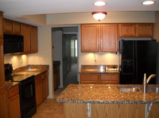 1665 Huntington Park APT D, Rochester Hills, MI 48309