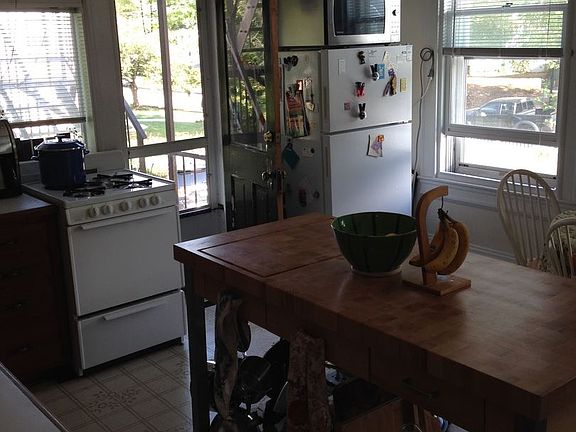 4th image of 894 Glenbrook Ave Floor 2