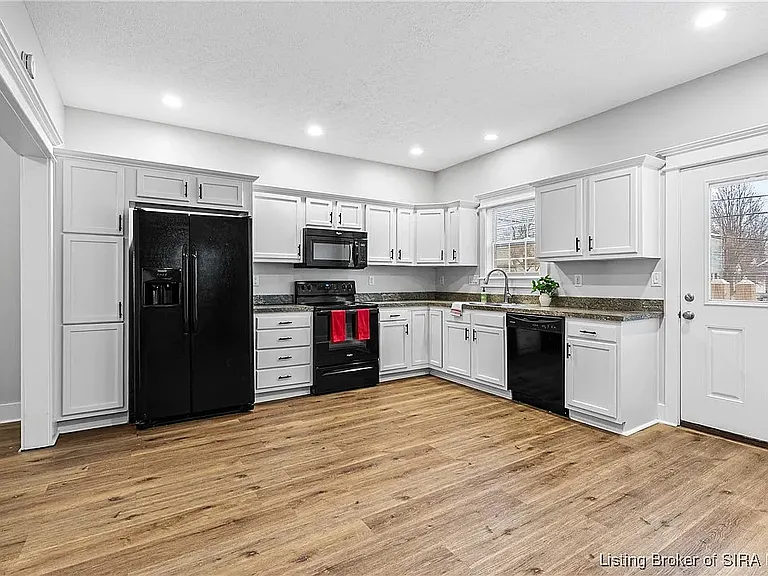 1744 Ekin Ave — Photo 10