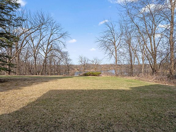 5th image of 435 Queensland Ln N