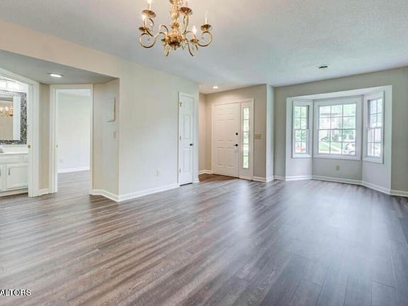 4th image of 8806 Aragon Ln