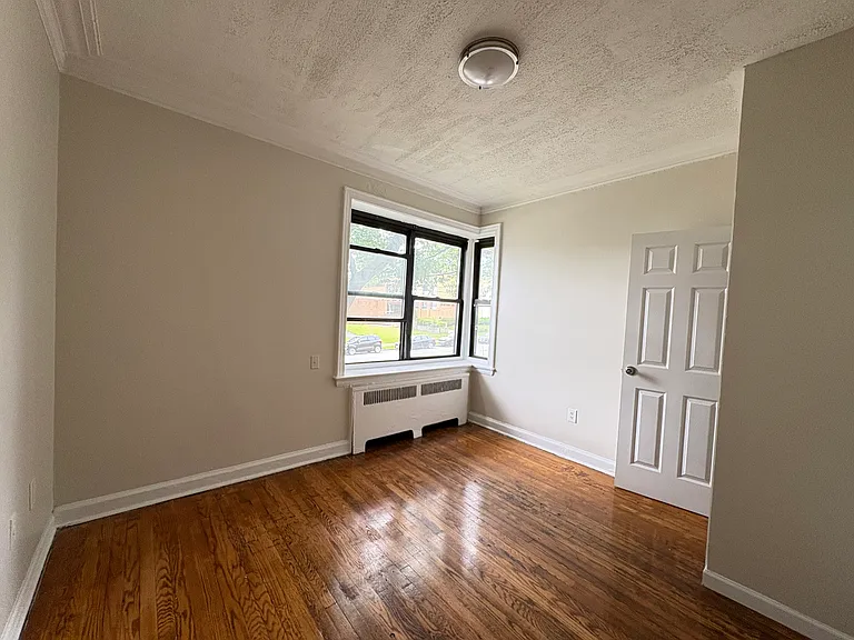 30 Van Velsor Pl #1G — Photo 4