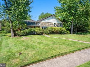 1943 Fawn Dr, Laverock, PA 19038