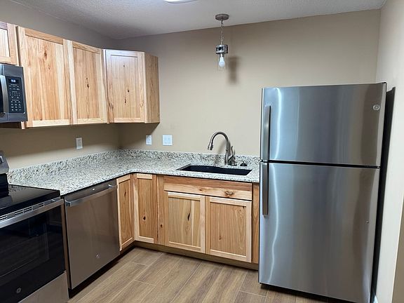 4th image of 1522 Cron St