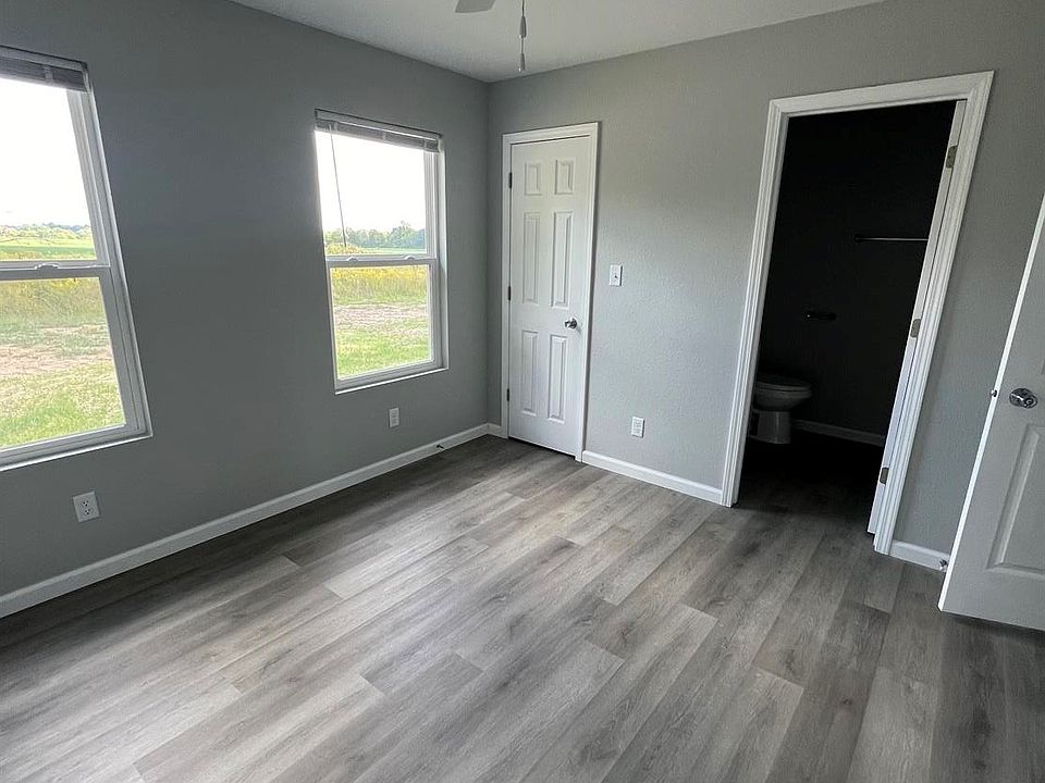 2nd image of 1402 N Oak St #3B---2B