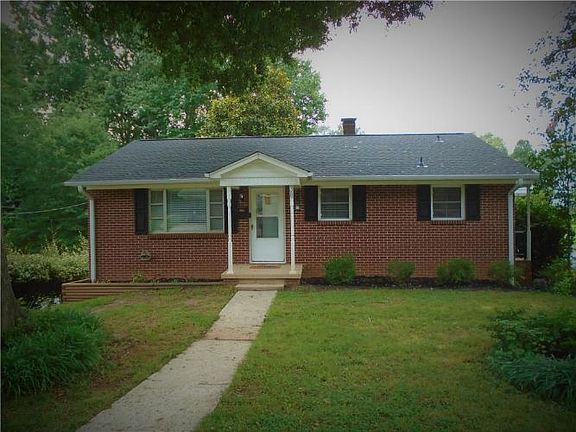 2nd image of 38 21st Avenue Pl NE