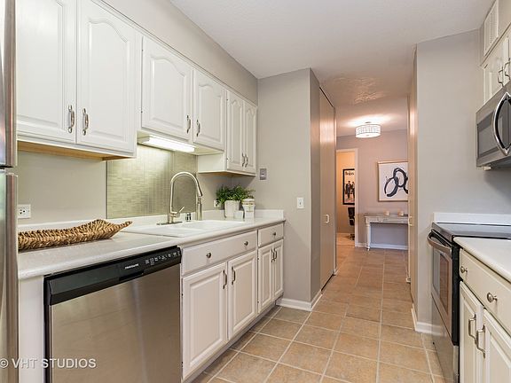 4th image of 1143 S Plymouth Ct APT 404