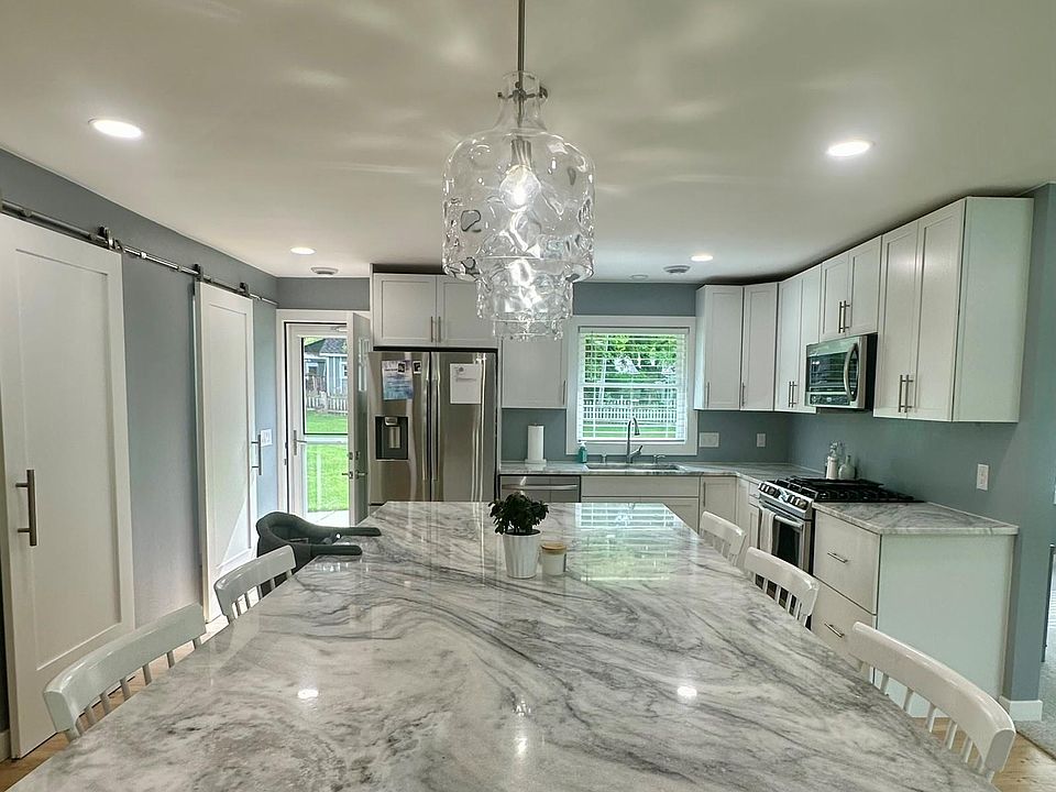 Kitchen with 9ft island