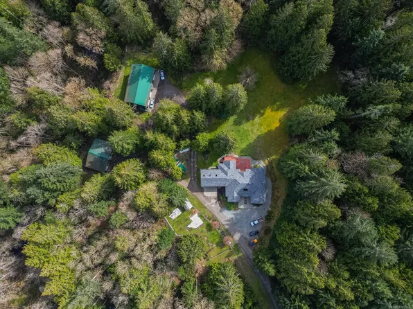 3105 Cameron Taggart Rd, Cowichan Valley, BC V8H 0B6