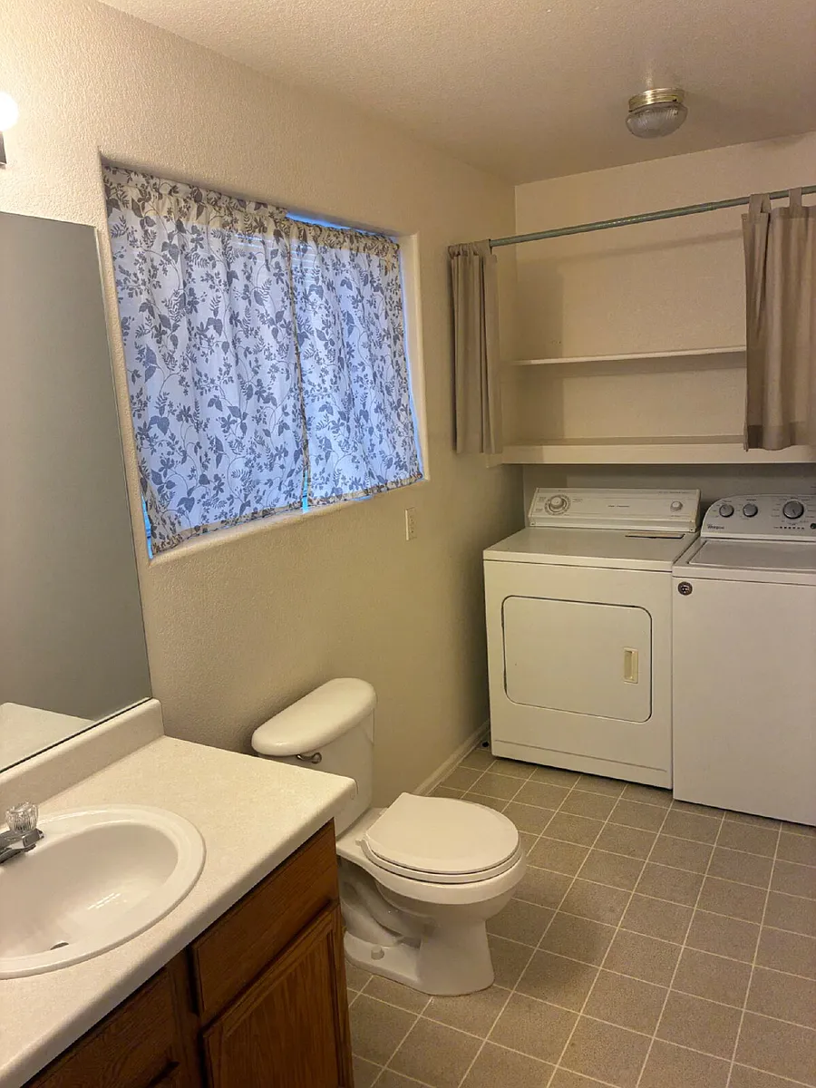 Building Photo - 1225 S Zeno Cir #C
