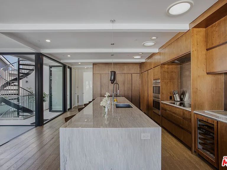 2105 E Balboa Blvd — Photo 21