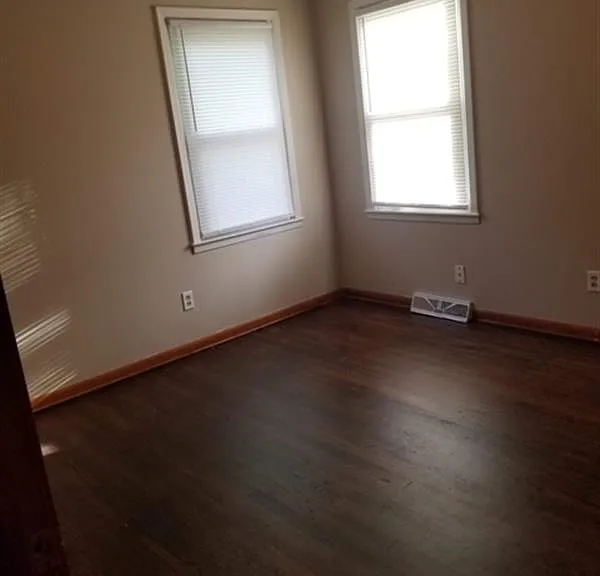 418 Jefferson St — Photo 8