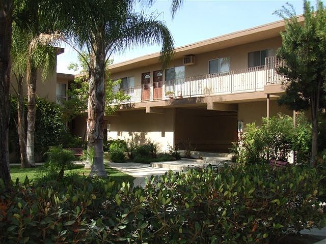 1st image of 504 Hill Dr APT 20