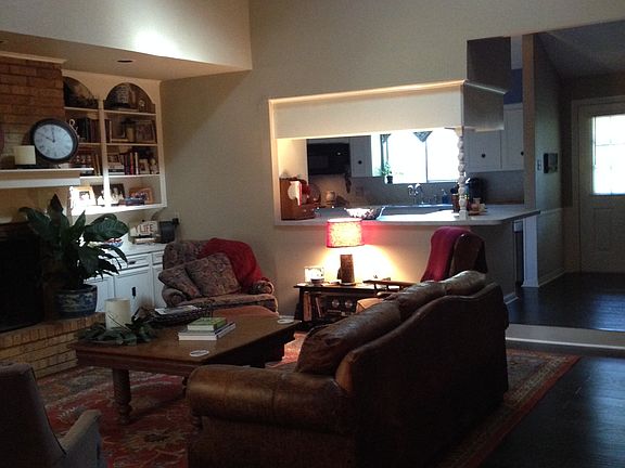 2nd image of 404 River Oaks Elkins Lake
