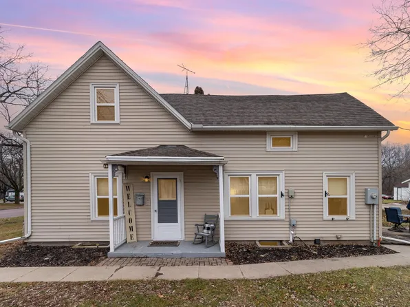 809 S Front St, Saint Peter, MN 56082