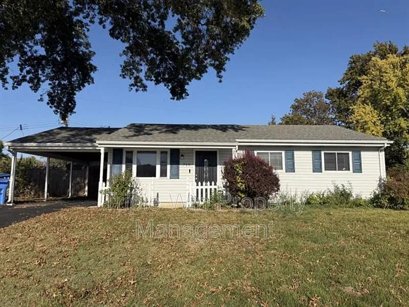 3 bed, 1.5 bath, 960 sqft, $1,495 — Photo 2