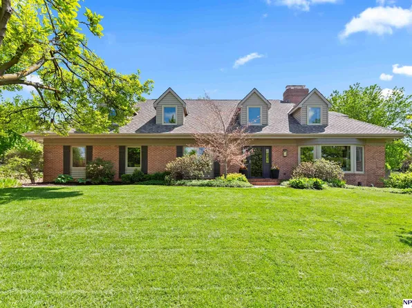 611 S 93rd Ave, Omaha, NE 68114