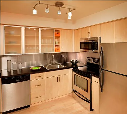 Stratford Apartments — Photo 15