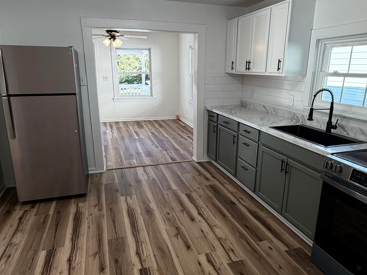 3 bed, 816 sqft, $1,830 — Photo 4