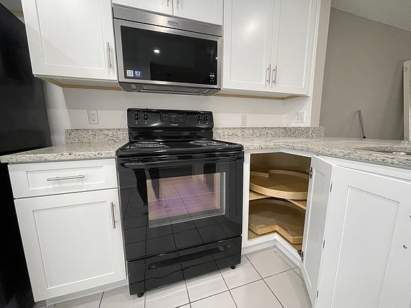 5th image of 601 Ascot Cir