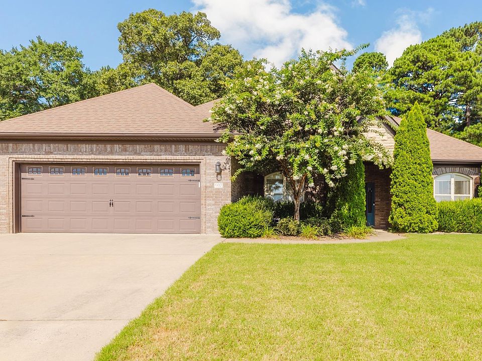1st image of 907 Hunter Lee Dr