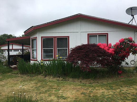 3rd image of 990 SE River View Ln