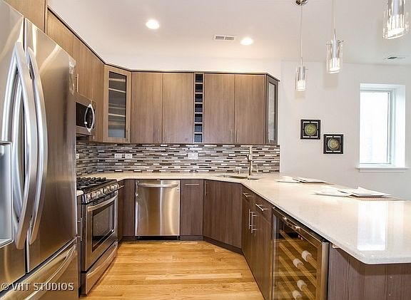 3rd image of 4303 N Kenmore Ave #2NORTH
