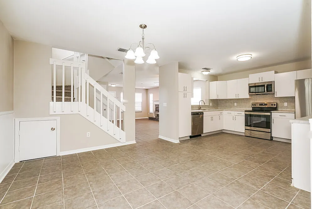 3 bed, 3.0 bath, 1878 sqft, $2,330 — Photo 4