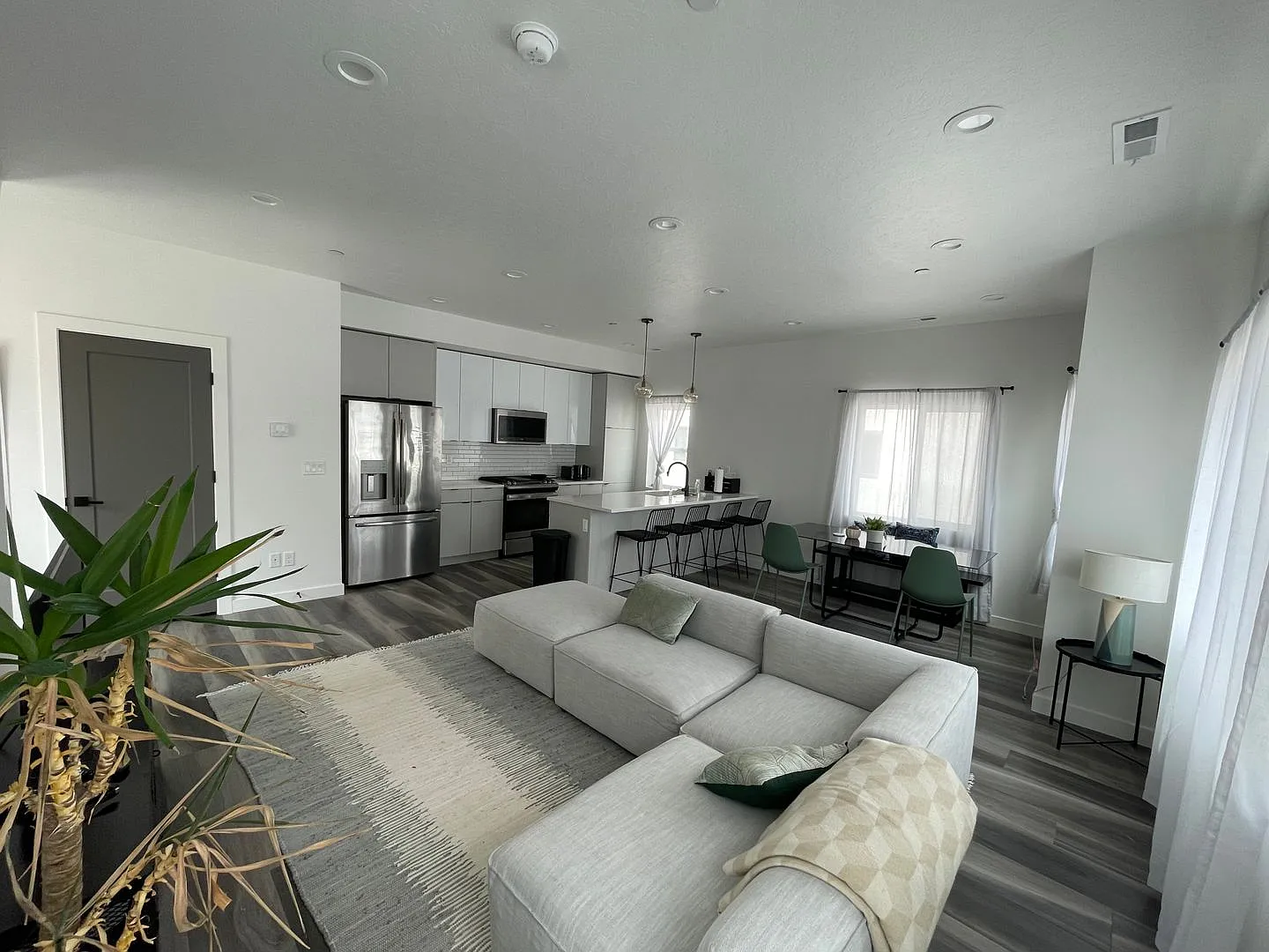 Stunning 2 Bed 2.5 Bath Townhome! — Photo 3