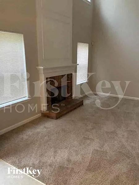 3 bed, 2.5 bath, 2112 sqft, $2,405 — Photo 2