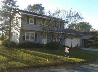 N5611 Oak Hills Dr, Onalaska, WI 54650