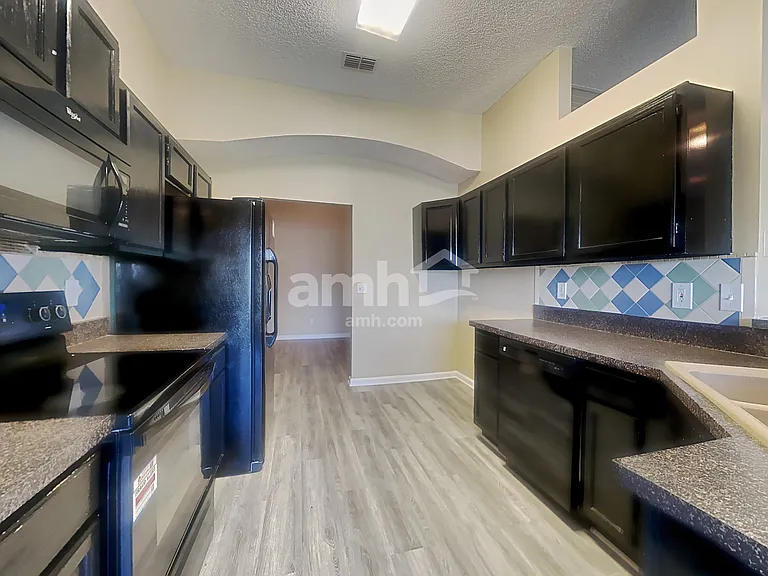 2064 Hunters Trace Cir — Photo 4