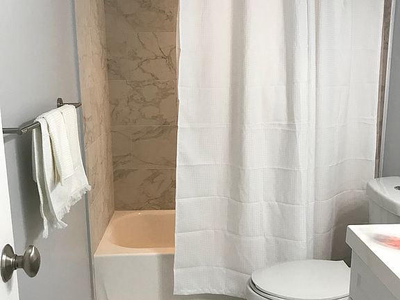 4th image of 100 Edgewater Dr APT 332