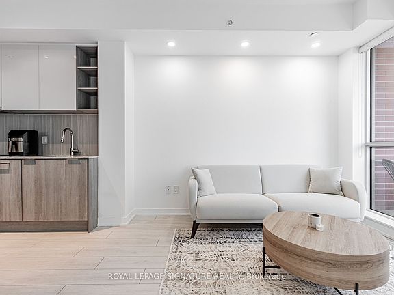4th image of 31 Tippett Rd #1208